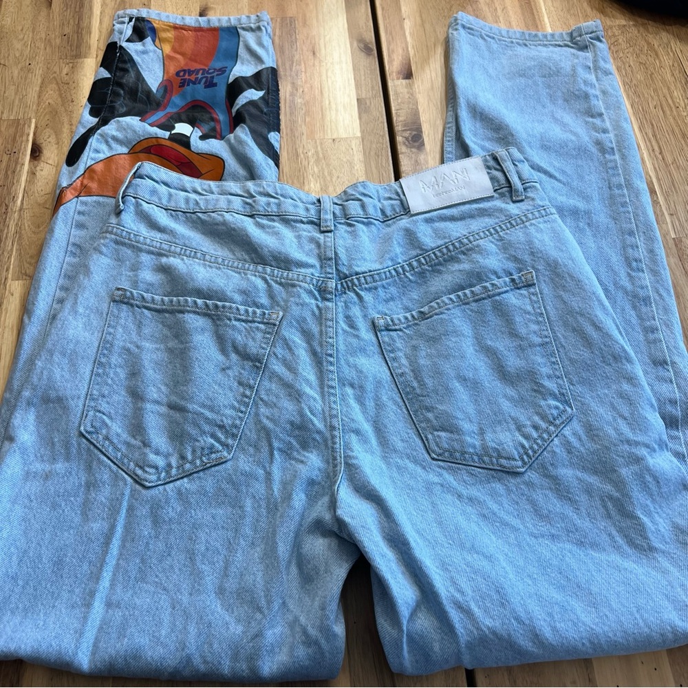 BoohooMAN x Space Jam “Tune Squad” Daffy Duck Light Wash Jeans Size 30 - Picture 5 of 7